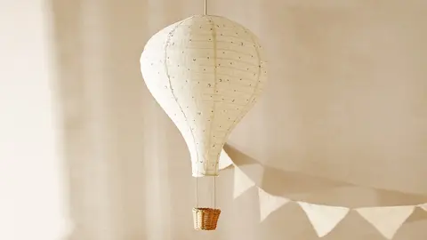 La l&aacute;mpara que da sensaci&oacute;n que flota: Zara Home reinventa el globo de Willy Fog