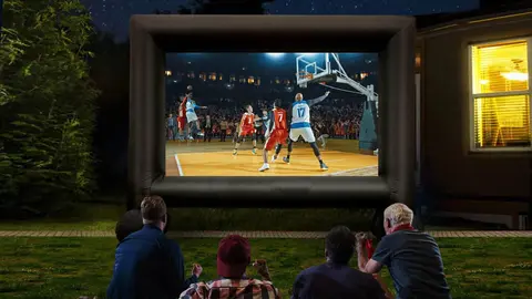 Una pantalla para televisi&oacute;n y cine de 6 metros hinchable y barata en Amazon