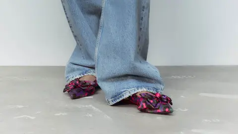 Todas van m&aacute;s c&oacute;modas con el zapato plano de Zara que ya es viral