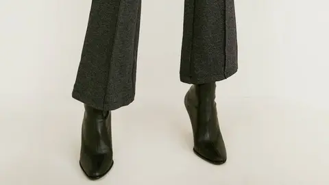 Vuelven los pantalones de campana a estar de moda: C&A tiene los perfectos para ir al trabajo