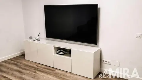 El mueble para tu televisi&oacute;n de pantalla grande de Ikea que media Espa&ntilde;a tiene en su sal&oacute;n