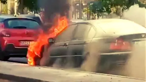 Coche ardiendo en Jerez