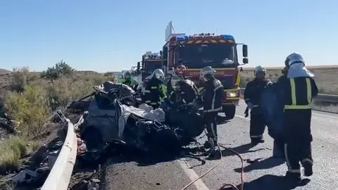Un muerto y 2 heridos en un choque entre un cami&oacute;n y un coche en Villalba del Alcor (Huelva)