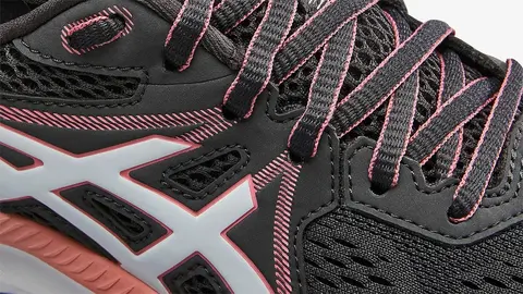 Las Asics que siguen de moda si vistes con pantalones vaqueros: 43% de descuento en Decathlon