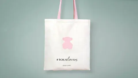 Este collar de Tous de oro blanco y diamantes parece puesto el de una mascota