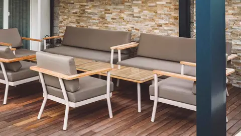 Llega a Amazon el mejor producto para limpiar la tumbona y m&aacute;s muebles de la terraza