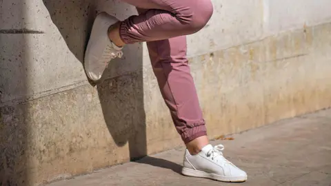 La pretensi&oacute;n de Decathlon es competir con estas zapatillas para caminar con Skechers