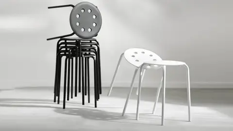 Estos taburetes de 6&euro; de Ikea se apilan en la cocina