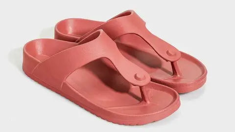 &Uacute;ltimos d&iacute;as del sol de verano: Oysho tiene las sandalias de ba&ntilde;o al 50% en 3 colores