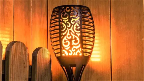 Leroy Merlin es puro fuego: La antorcha solar con llama real que no consume energ&iacute;a