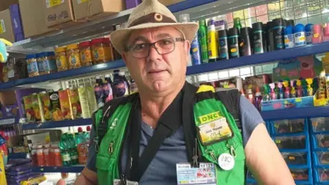 Jos&eacute; Manuel Cort&eacute;s, vendedor de la ONCE en Marbella