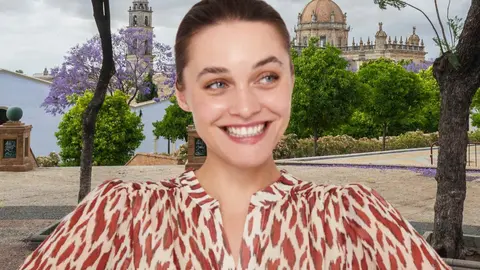 Cortefiel hace alarde de la elegancia con un look de 3 piezas: vestidos, botas y cintur&oacute;n