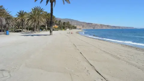 Tragedia en Almer&iacute;a. Hallan el cad&aacute;ver de un hombre en la playa