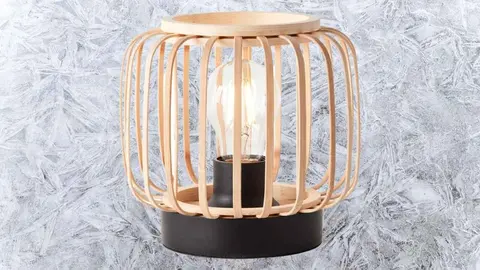 Adi&oacute;s oscuridad en las tardes de oto&ntilde;o: Llega a Leroy Merl&iacute;n esta funcional l&aacute;mpara de mesa de bamb&uacute;