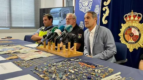 La Polic&iacute;a Nacional detiene en la provincia de C&aacute;diz a tres miembros  un grupo criminal itinerante especializado en el robo de joyas en  domicilios (1)