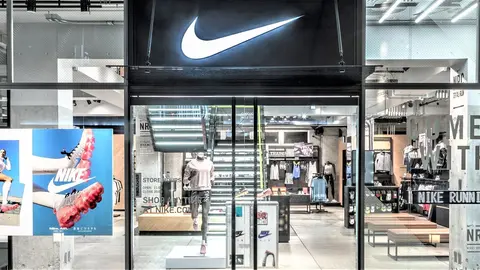 El fr&iacute;o no se nota ni en invierno: la estilosa chaqueta de Nike para salir a la calle