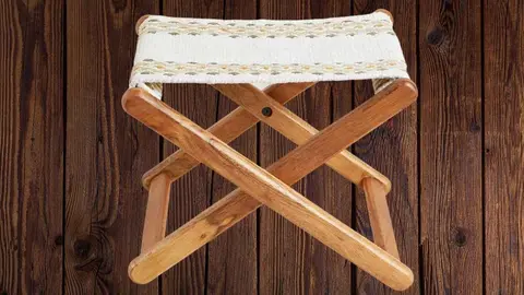 ​Taburete y reposapi&eacute;s a la vez: el nuevo mueble de Zara Home &uacute;til que no te roba espacio en el sal&oacute;n