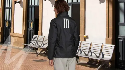 Adi&oacute;s al fr&iacute;o de Adidas con la chaqueta que arrasa en Decathlon a pocos meses del invierno