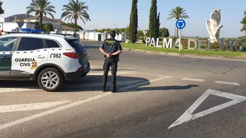 La l&iacute;a al volante en C&oacute;rdoba. Conduce sin puntos y con una orden de alejamiento sobre su acompa&ntilde;ante