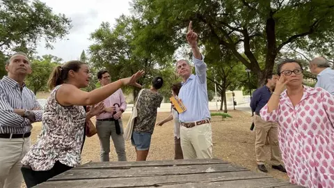 Jos&eacute; Luis Sanz durante su visita al Parque del Turru&ntilde;uelo en Triana