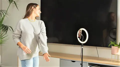 Leroy Merlin saca la influencer que llevas dentro: el aro de luz perfecto para tu smartphone