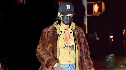 Rihanna y su abrigo de vis&oacute;n de Gucci: Imitaci&oacute;n a piel marr&oacute;n chocolate