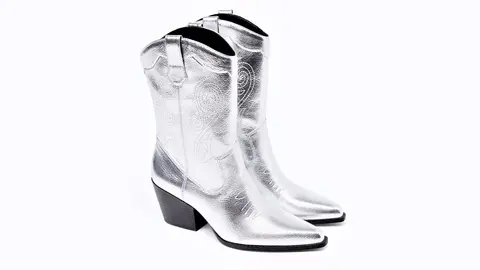 Las botas plateadas de cowboy de Lefties perfectas para Coachella: Las imprescindibles de Bad Gyal