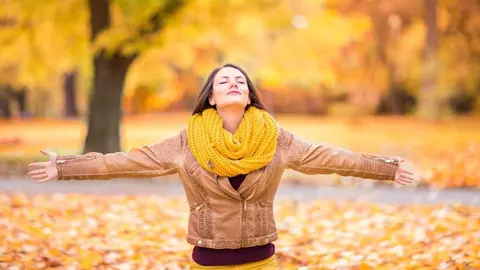 Una joven en oto&ntilde;o