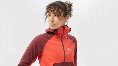 Chaqueta impermeable monta&ntilde;a y trekking Mujer Quechua de Decathlon