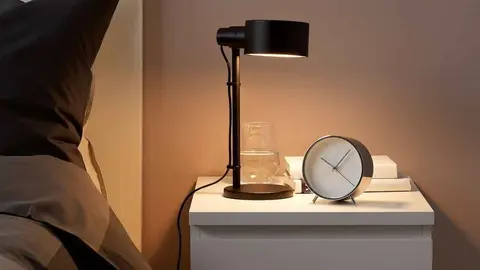 En la mesa, o junto al sill&oacute;n o la cama: Ikea presenta una l&aacute;mpara de dise&ntilde;o para no dejarnos los ojos en un libro