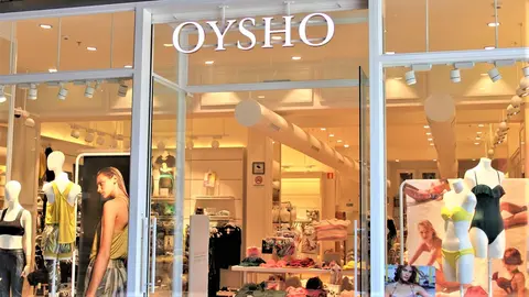 Oysho prepara la misi&oacute;n Apolo 11 con un total Iook gal&aacute;ctico: Chaqueta y pantal&oacute;n metalizados