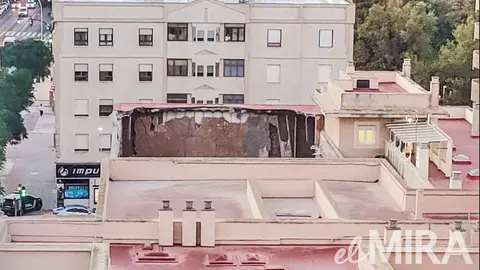 Estas son las consecuencias de la ca&iacute;da del techo de la iglesia del colegio Las Esclavas de C&aacute;diz