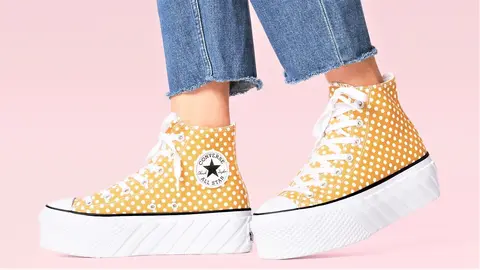 Converse se inspira en Espa&ntilde;a: Las zapatillas de lunares por las que abandonar&iacute;as las Skechers