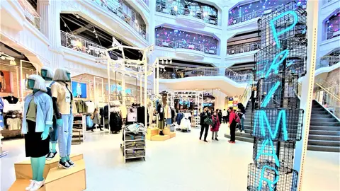 Parecen iguales pero es m&aacute;s barato: Primark imita la &uacute;ltima tendencia de H&M en abrigos de moda