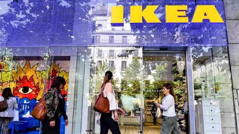 Ikea tiene una estanter&iacute;a para fotos o hasta el bolso que ocupa poco espacio en la entradita