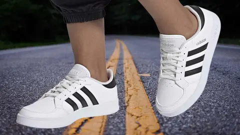 El salto definitivo de Decathlon hacia moda casual: estas zapatillas Adidas se llevan con vestidos