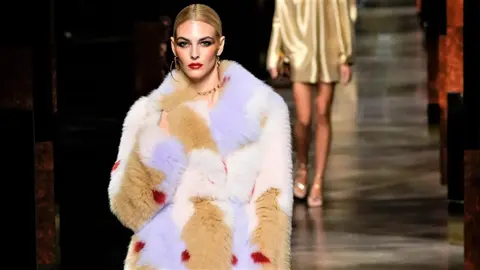 Ni Cruella de Vil: El abrigo de piel de Fendi que luce Vittoria Ceretti cuesta 28.000 euros