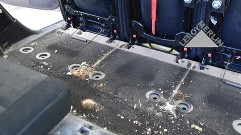 Acaban con el polvo y restos de alimentos en el coche: la aspiradora de Leroy Merlin que va sin cables