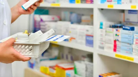 Entra en una farmacia de C&aacute;diz y se vuelve loca. Me tienes que dar el medicamento
