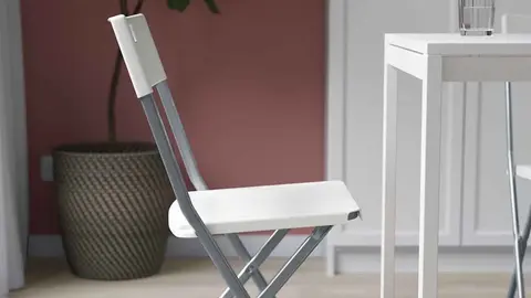 Ikea tiene la silla plegable perfecta para las cocinas peque&ntilde;as (te salvar&aacute; con invitados sorpresa)