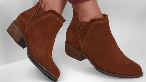 Las botas de Skechers que suben cent&iacute;metros de altura en dos colores: llegar&aacute;s a todas las estanter&iacute;as