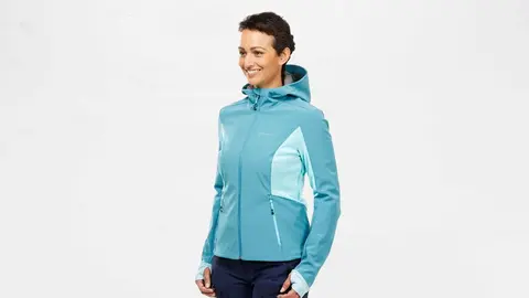 Chaqueta softshell de monta&ntilde;a y trekking con capucha Mujer Forclaz de Decathlon