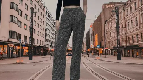 Zara tiene el pantal&oacute;n clave para renovar el estilo ochentero de fiesta: con destellos y a la moda