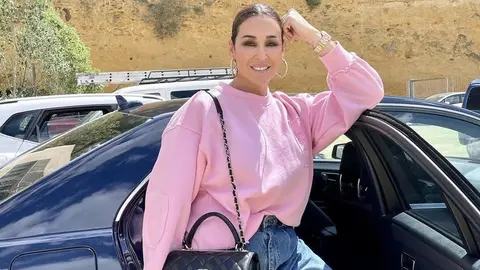 Vicky Mart&iacute;n Berrocal tiene la sudadera rosa de Decathlon favorita de las insiders