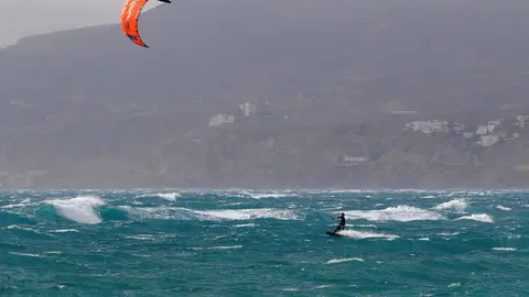 El tiempo en Andaluc&iacute;a. Domingo de intenso e inc&oacute;modo viento en muchas zonas