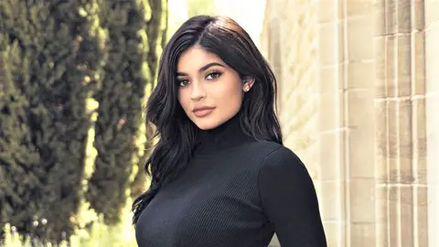 Leroy Merlin y el cuadro que ha dado la vuelta al mundo: la imagen de Kylie Jenner que ya es historia de la moda