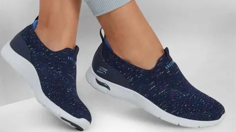 Bye escalofr&iacute;os: Viste tus pies de invierno con la novedad en zapatillas de Skechers (sin cordones)