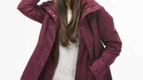 El cat&aacute;logo de Decathlon, a por Mango: as&iacute; es la chaqueta de monta&ntilde;a m&aacute;s calentita del mercado