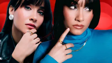 Aitana eleva el look de entretiempo con joyer&iacute;a Tous de la forma m&aacute;s original