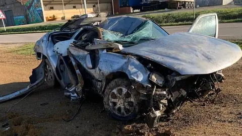 Impactante accidente en Huelva. Mueren 2 personas y otra herida tras salirse un coche de la v&iacute;a